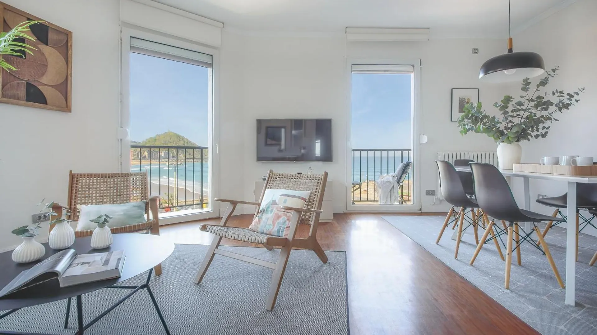 Apartment Sea Views From 4 Balconies Walk Score 90 San Sebastian